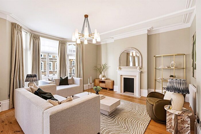 4 Bedroom Flat To Rent In Flat St George's Court, - Gloucester Road, London, SW7
