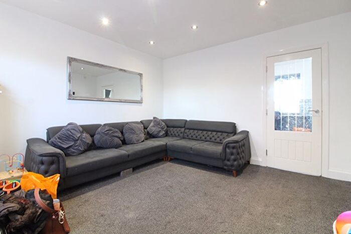 3 Bedroom Terraced House For Sale In Solway Road South, Luton, LU3