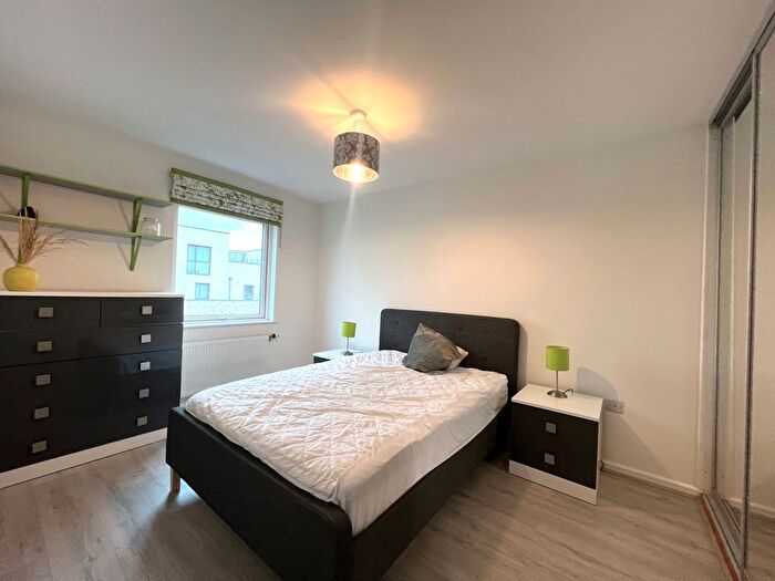 1 Bedroom Flat To Rent In Baythorne Street, London, E3