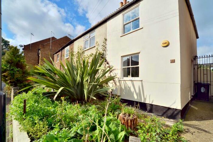 2 Bedroom Property To Rent In Aubrey Road, Walthamstow, London, E17