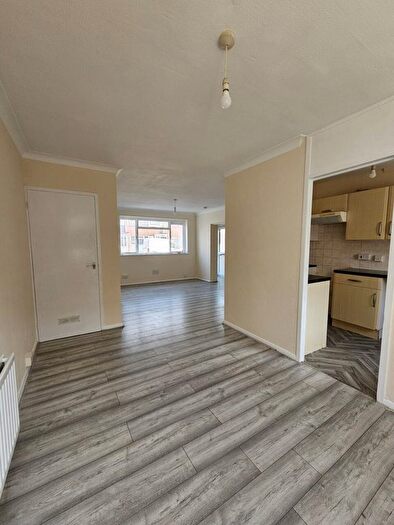 2 Bedroom Flat To Rent In Alanthus Close, London, SE12