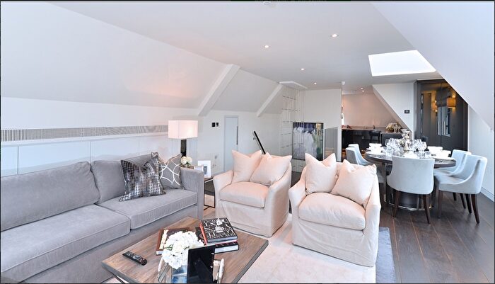 2 Bedroom Flat To Rent In Duke Street, London, W1K