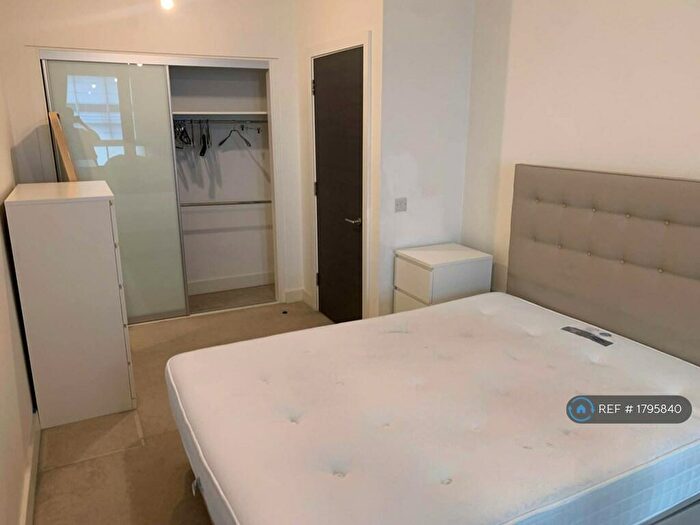1 Bedroom Flat To Rent In Sailors House, London, E14