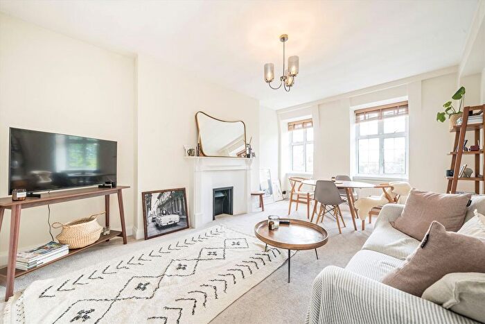 1 Bedroom Flat For Sale In Heathfield Terrace, Chiswick, W4