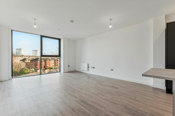 2 Bedroom Flat To Rent In Inverlair Avenue, Cathcart, Glasgow, G43