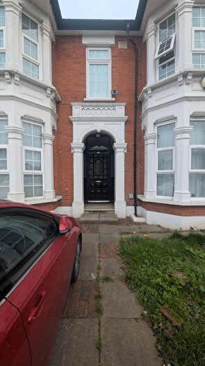 1 Bedroom Flat To Rent In The Drive, Ilford, IG1