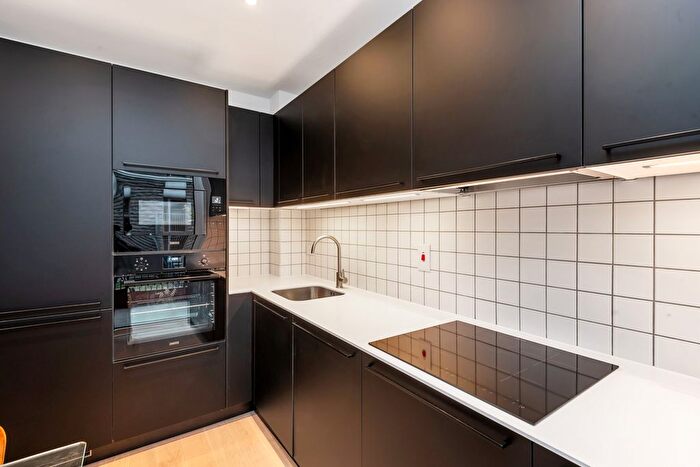 2 Bedroom Flat To Rent In Quest House, Escapade Place, Blackwall, E14