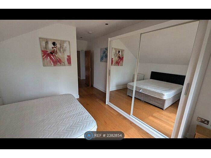 3 Bedroom Flat To Rent In London Road, High Wycombe, HP11