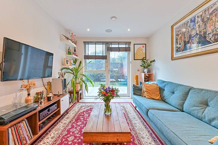 1 Bedroom Flat For Sale In Brixton Road, Brixton, London, SW9
