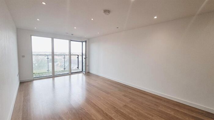 2 Bedroom Flat To Rent In Rivington Apartments, Railway Terrace, SL2