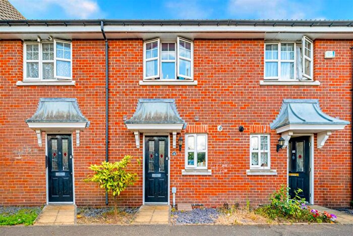 2 Bedroom Terraced House To Rent In Piper Way, Ilford, IG1