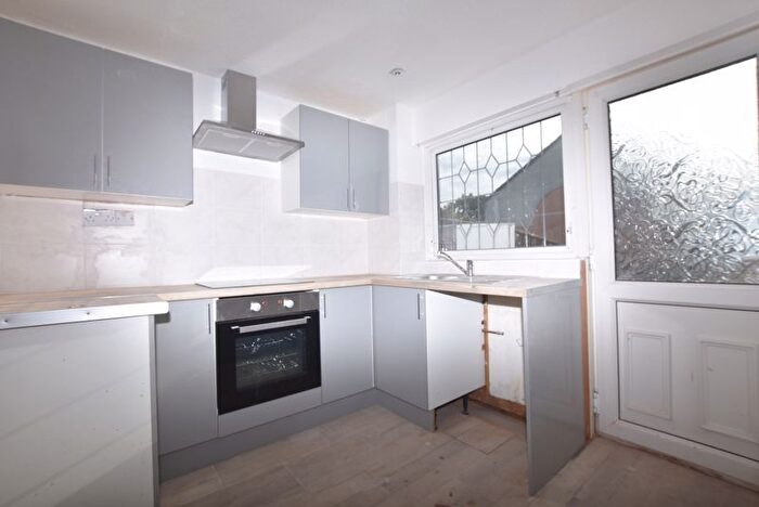 3 Bedroom Terraced House For Sale In Hungerhill Road, Nottingham, NG3