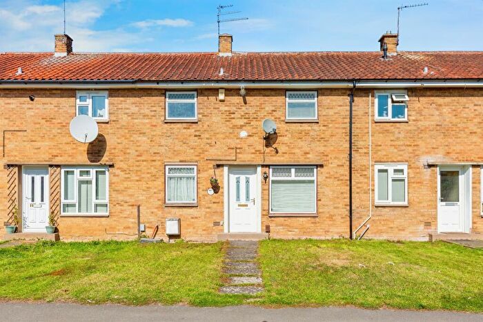 3 Bedroom Terraced House For Sale In Greenfield Avenue, Northampton, NN3