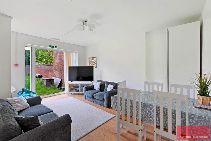 8 Bedroom Property To Rent In Bowes Road, London, W3