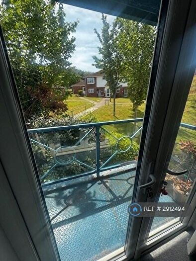 1 Bedroom Flat To Rent In Park Drive, Longfield, DA3
