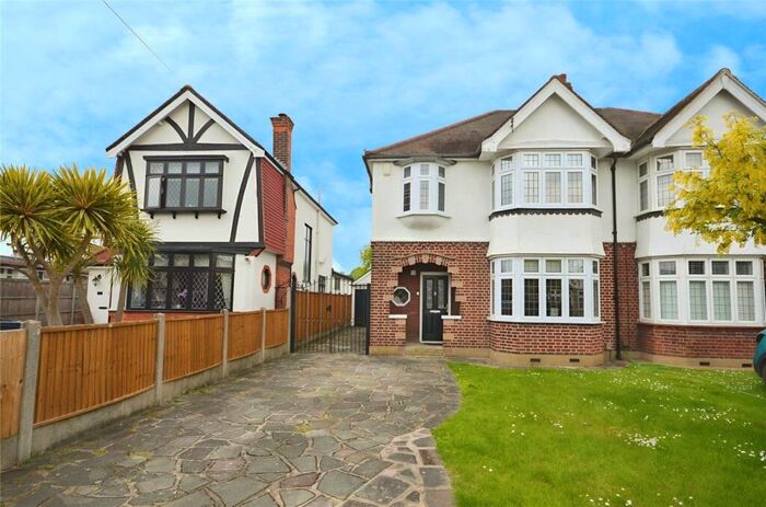 3 Bedroom Semi-Detached House To Rent In Kenilworth Gardens, Hornchurch, Esex, RM12