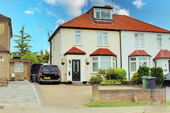 3 Bedroom Semi-Detached House For Sale In Goffs Lane, Goffs Oak, EN7