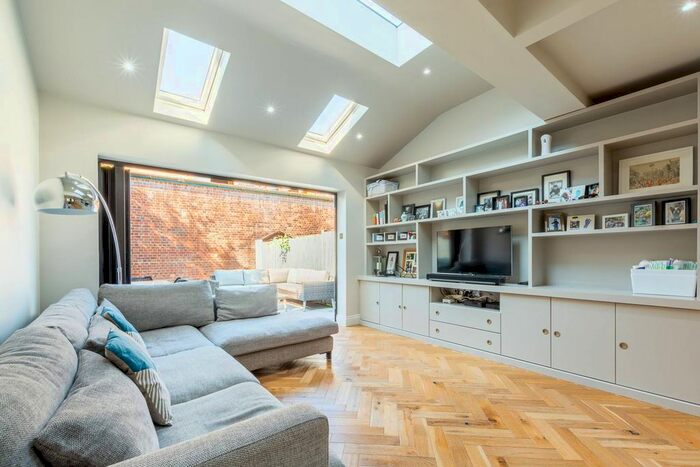 4 Bedroom Terraced House To Rent In Wandle Bank, Wimbledon, London, SW19