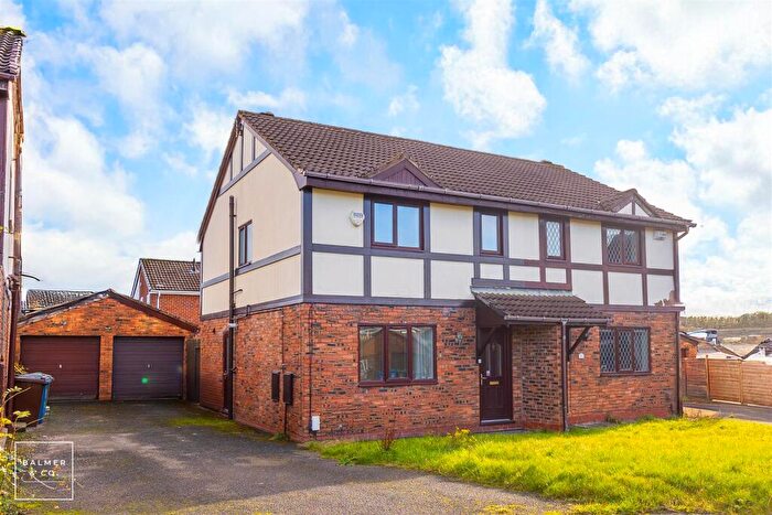 3 Bedroom Semi-Detached House For Sale In Peel Close, Atherton, M46
