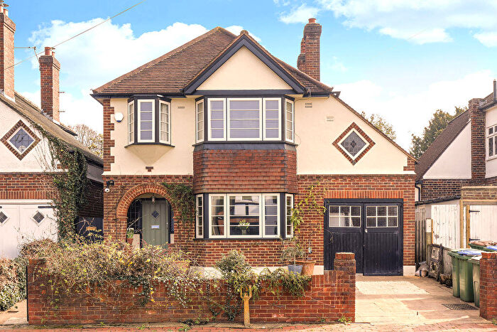 4 Bedroom Detached House For Sale In Greenwood Road, Thames Ditton, KT7