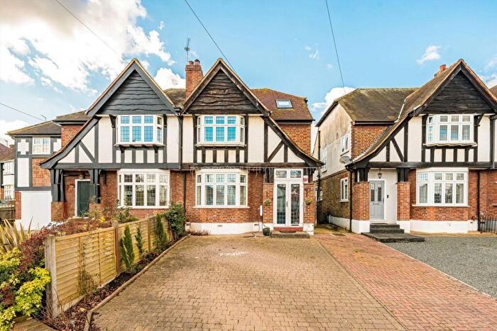 4 Bedroom Detached House For Sale In Raeburn Avenue, Surbiton, KT5