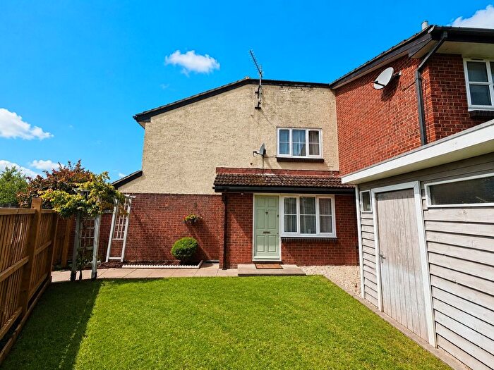1 Bedroom End Of Terrace House For Sale In Windermere Close, Egham, Surrey, TW20