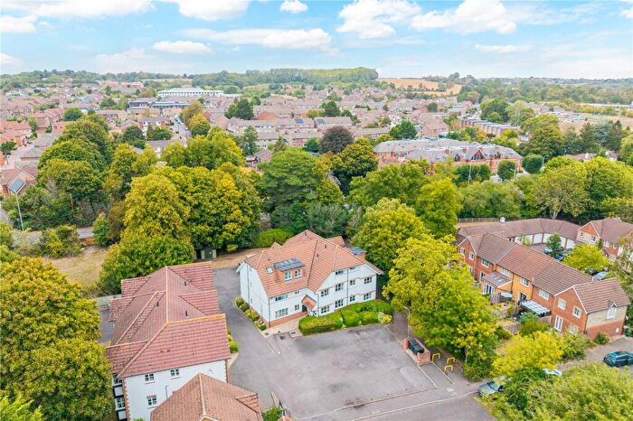 2 Bedroom Apartment For Sale In Two Rivers Way, Newbury, Berkshire, RG14