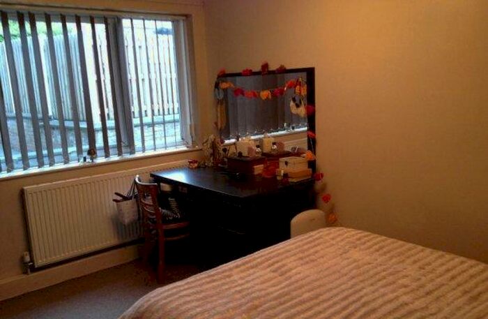 2 Bedroom Flat To Rent In Stainbeck Lane, Leeds, West Yorkshire, LS7