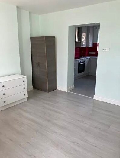 Studio To Rent In London Road, Mitcham, CR4