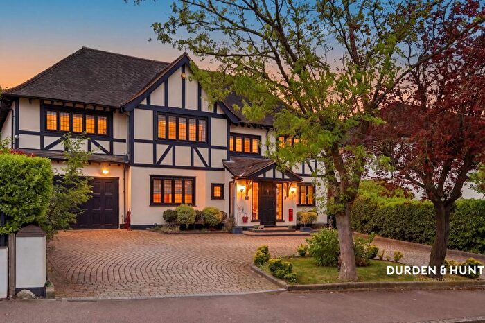 5 Bedroom Detached House For Sale In Spareleaze Hill, Loughton, IG10