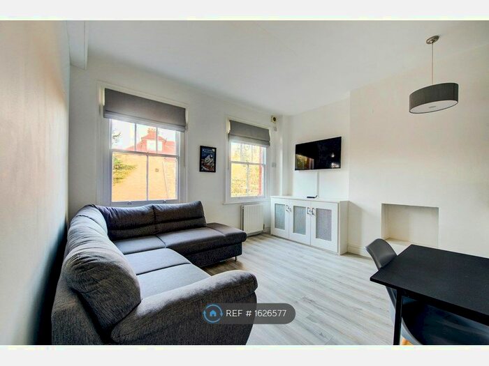 1 Bedroom Flat To Rent In Thornton Avenue, London, SW2