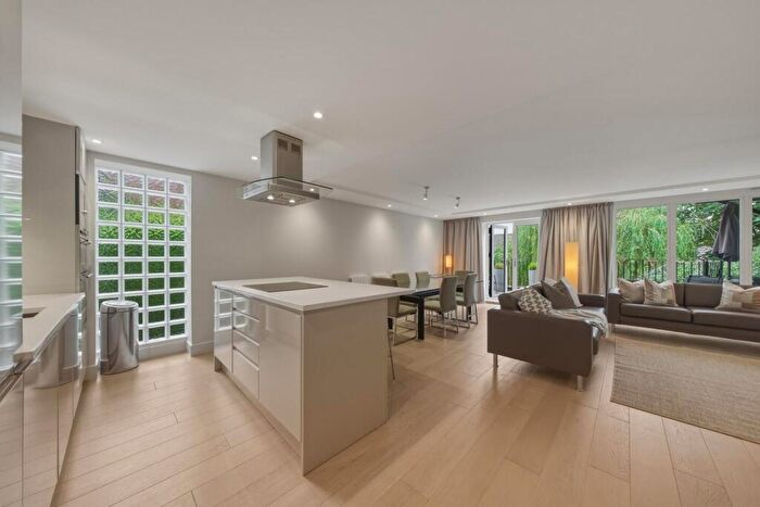 2 Bedroom Apartment For Sale In Cavendish Crescent South, The Park, NG7