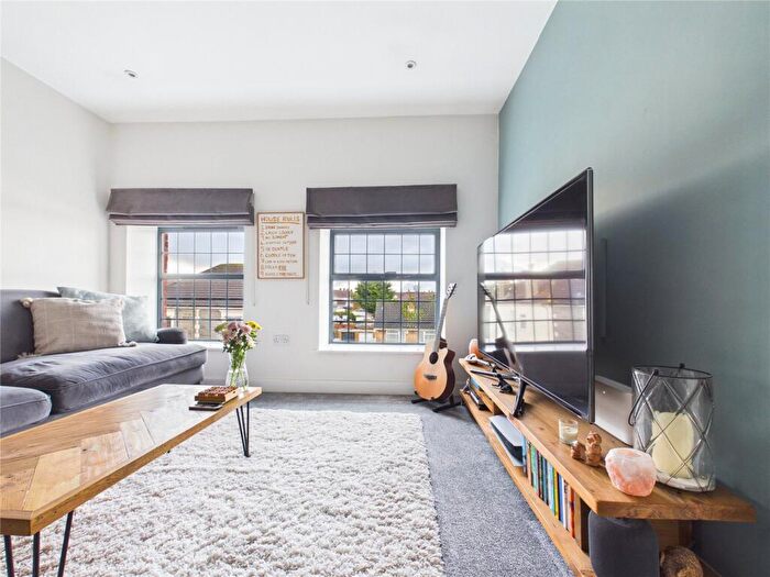 2 Bedroom Apartment For Sale In Downend Road, Kingswood, Bristol, BS15