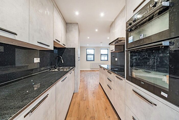 2 Bedroom Flat To Rent In London, SE8