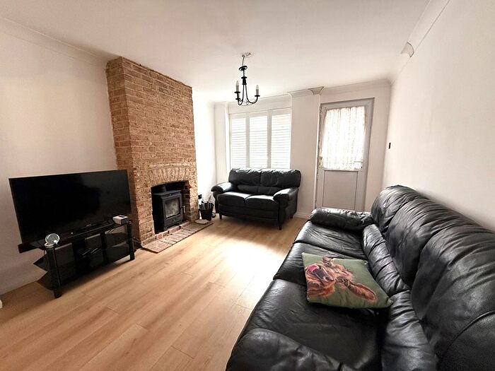 2 Bedroom Cottage To Rent In Roman Street, Hoddesdon, EN11