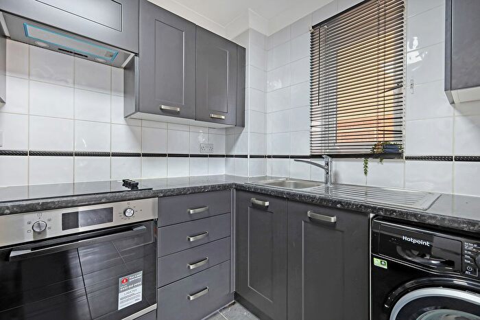 1 Bedroom Flat To Rent In Holt House, Cheshunt, EN8