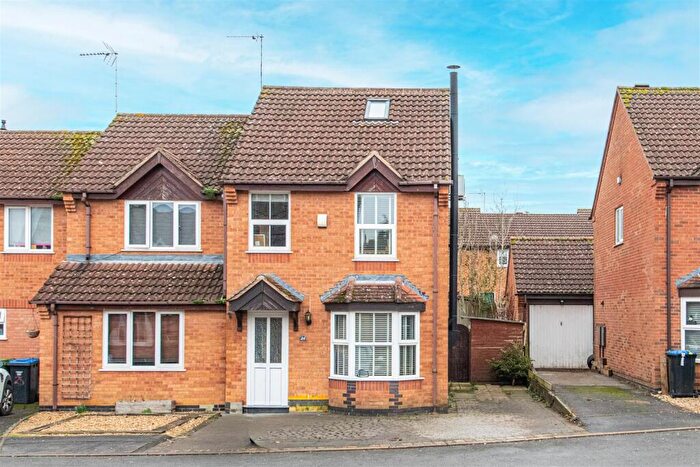 3 Bedroom End Of Terrace House For Sale In Deene Close, Market Harborough, LE16