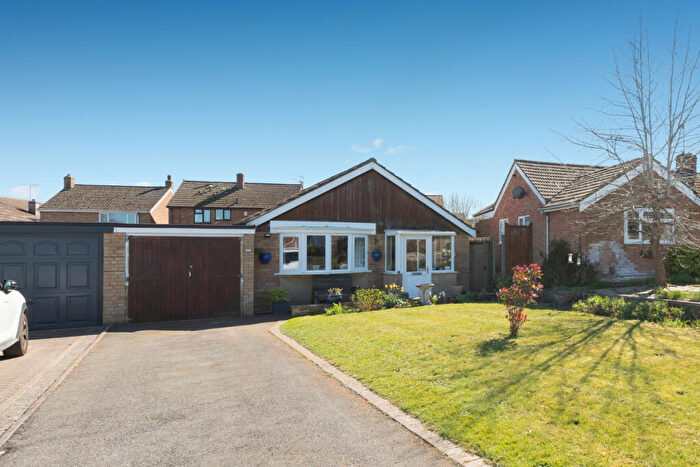 3 Bedroom Detached House For Sale In Liddiard Close, Kennington, OX1