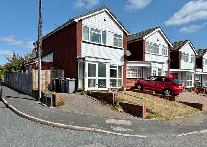 3 Bedroom Link Detached House For Sale In Aubrey Road, Quinton, Birmingham, B32