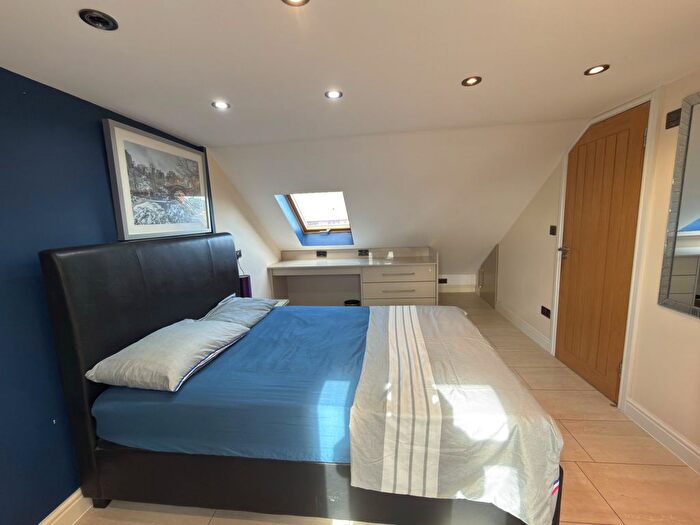 2 Bedroom Maisonette To Rent In Beehive Lane, Ilford, IG1