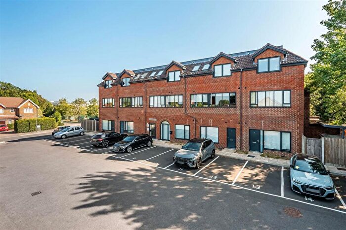 1 Bedroom Apartment For Sale In Cleeve Road, Leatherhead, KT22
