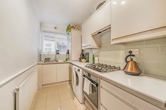 2 Bedroom Flat To Rent In Hallam Street, Fitzrovia, London, W1W