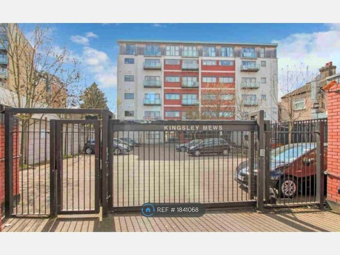 2 Bedroom Flat To Rent In Kingsley Mews, Ilford, IG1