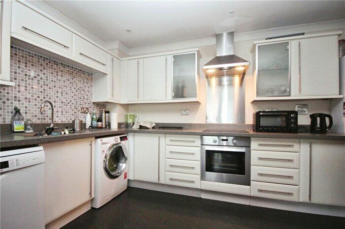 2 Bedroom Apartment To Rent In Crown Dale, London, SE19