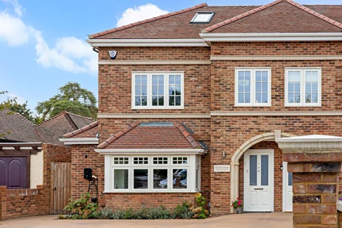 5 Bedroom Semi-Detached House For Sale In High Street, Hampton, TW12
