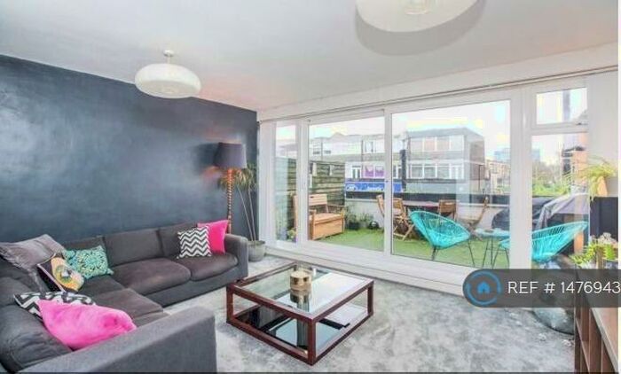 2 Bedroom Flat To Rent In Bethnal Green Road, London, E2