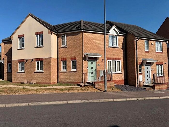 3 Bedroom Terraced House For Sale In Turnham Drive, Leighton Buzzard, Bedfordshire, LU7