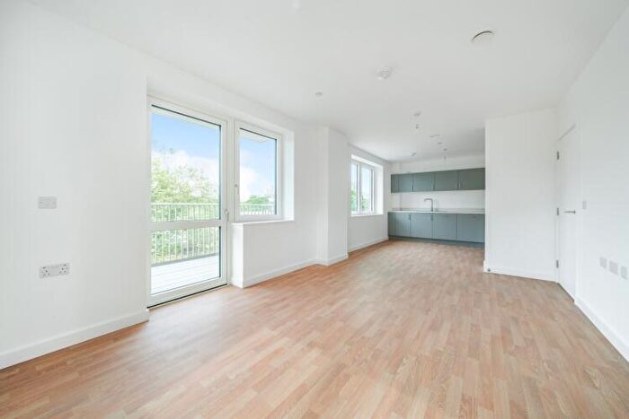 2 Bedroom Apartment To Rent In St Pauls Road Barking, IG11