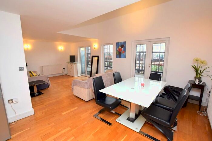 2 Bedroom Flat To Rent In Gazelle House, Manbey Park Road, Stratford, E15