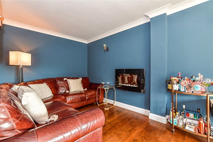 5 Bedroom Detached House For Sale In Hillrise, Crowborough, East Sussex, TN6
